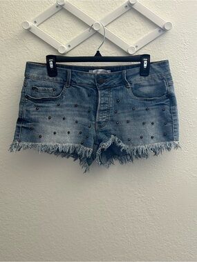 No Boundaries Studded Distressed Denim Shorts Size 11